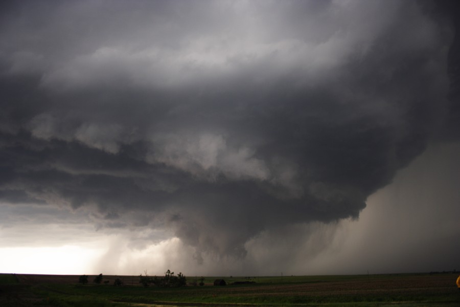 cumulonimbus supercell_thunderstorm : E of St Peters, Kansas, USA   22 May 2007