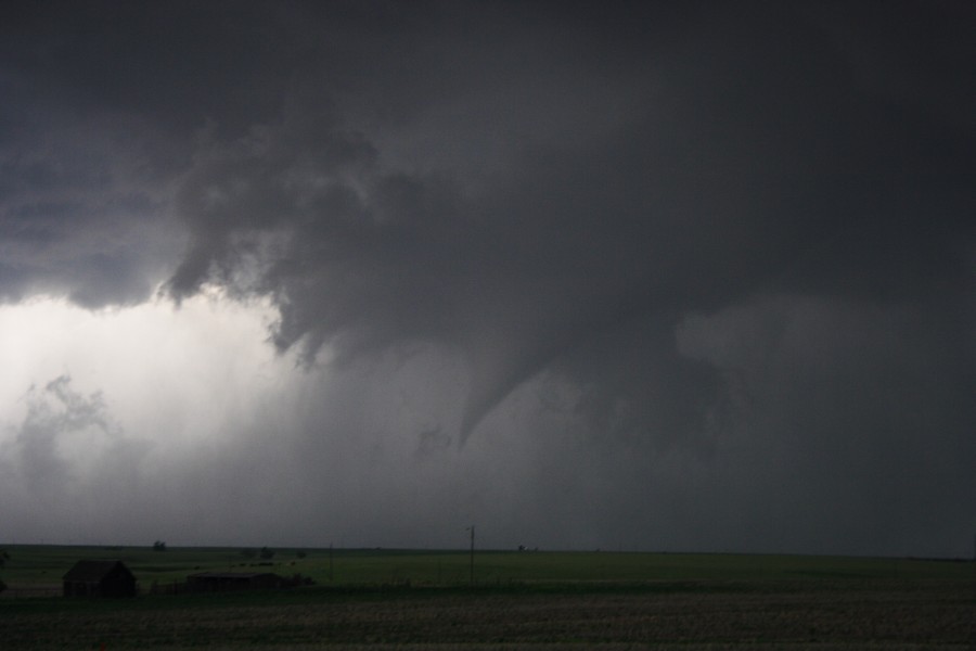 cumulonimbus supercell_thunderstorm : E of St Peters, Kansas, USA   22 May 2007