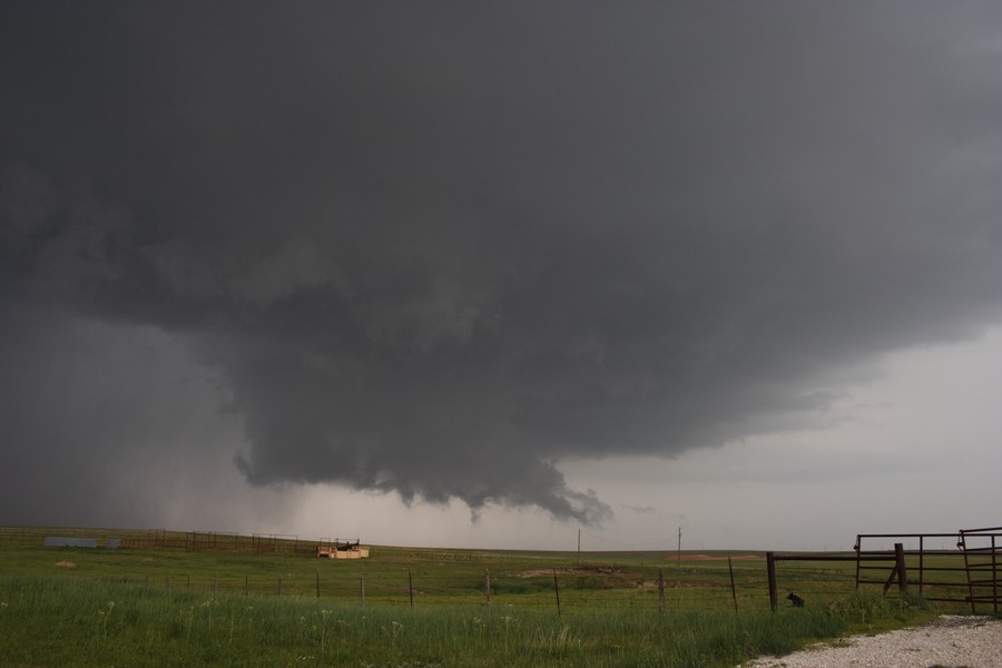 cumulonimbus supercell_thunderstorm : SE of Perryton, Texas, USA   23 May 2007