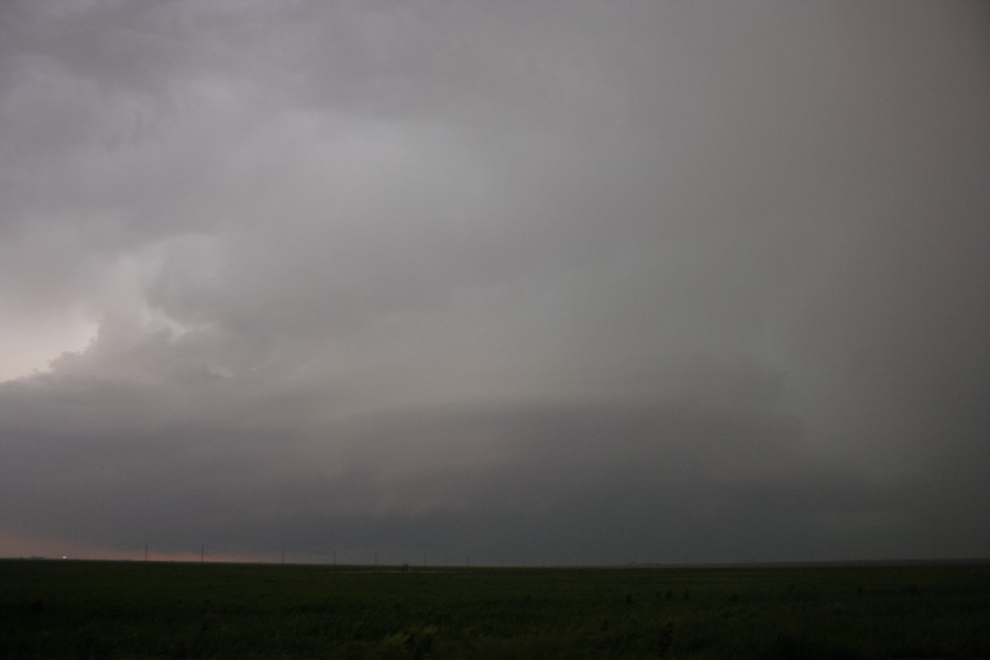 cumulonimbus supercell_thunderstorm : S of Darrouzett, Texas, USA   23 May 2007