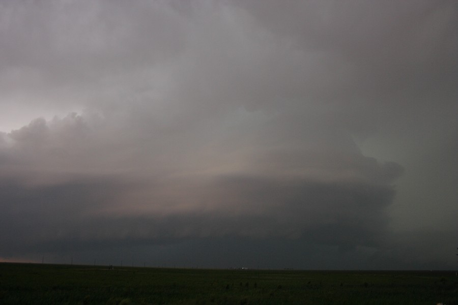 cumulonimbus supercell_thunderstorm : S of Darrouzett, Texas, USA   23 May 2007