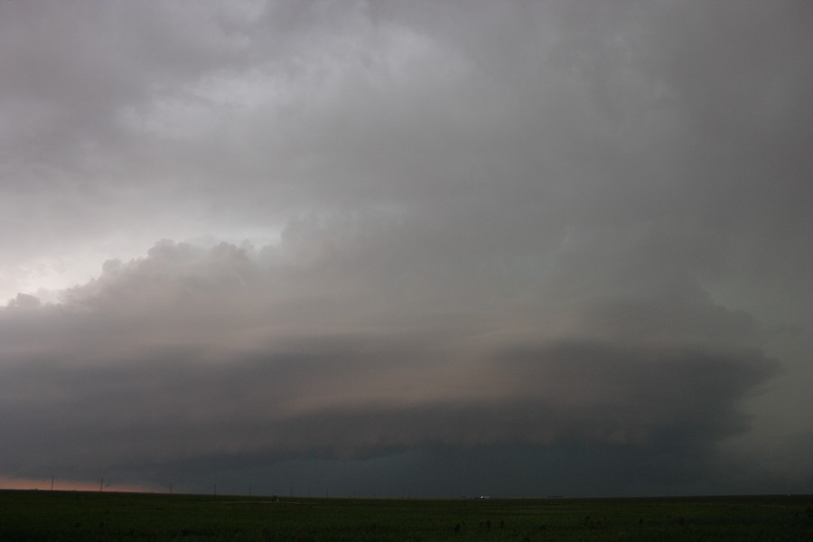 cumulonimbus supercell_thunderstorm : S of Darrouzett, Texas, USA   23 May 2007