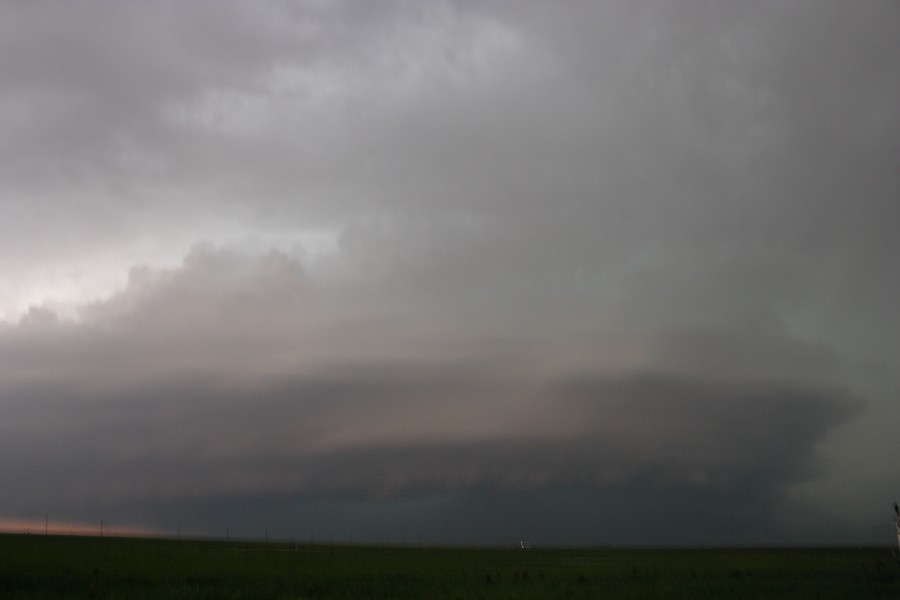 cumulonimbus supercell_thunderstorm : S of Darrouzett, Texas, USA   23 May 2007