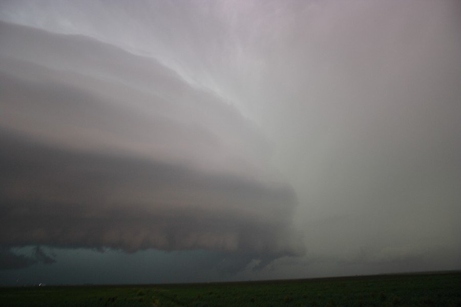 cumulonimbus supercell_thunderstorm : S of Darrouzett, Texas, USA   23 May 2007