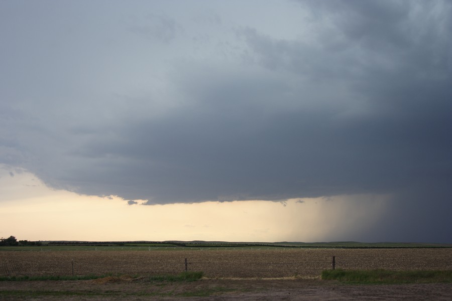 cumulonimbus thunderstorm_base : N of Benkelman, USA   27 May 2007