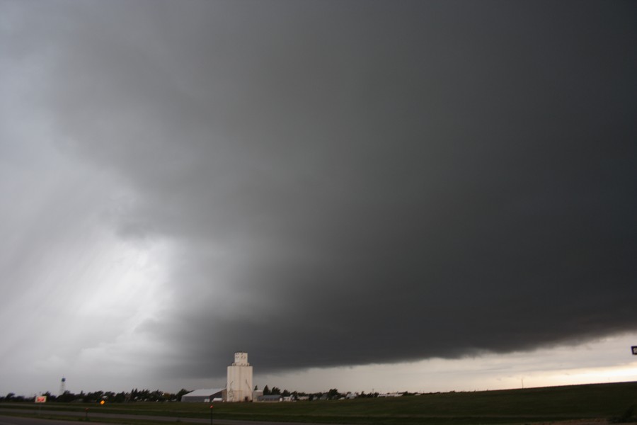 cumulonimbus thunderstorm_base : Arriba, Colorado, USA   29 May 2007