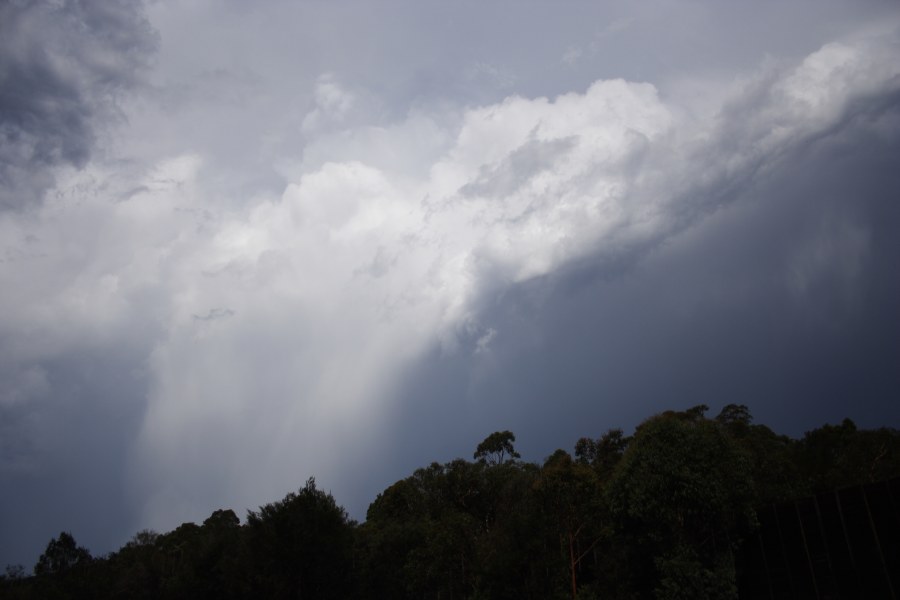 updraft thunderstorm_updrafts : F3 Freeway, NSW   9 December 2007