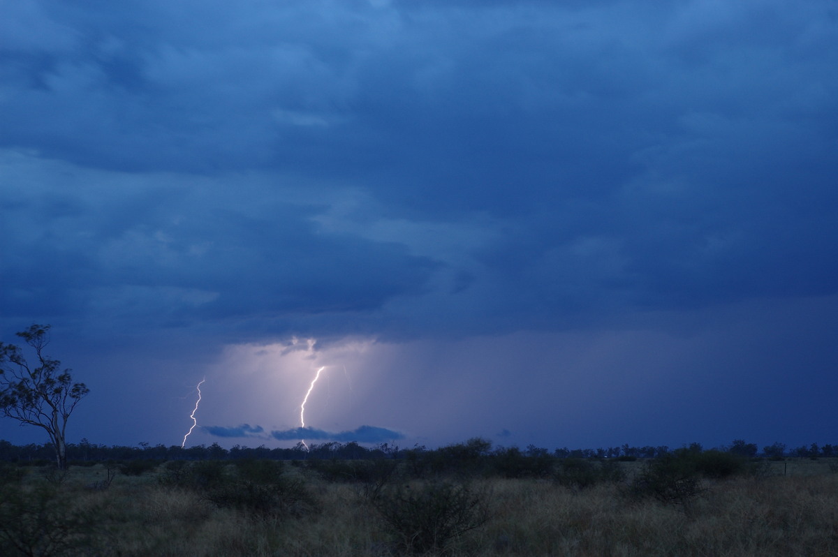 lightning lightning_bolts : E of Goondiwindi, QLD   9 December 2007